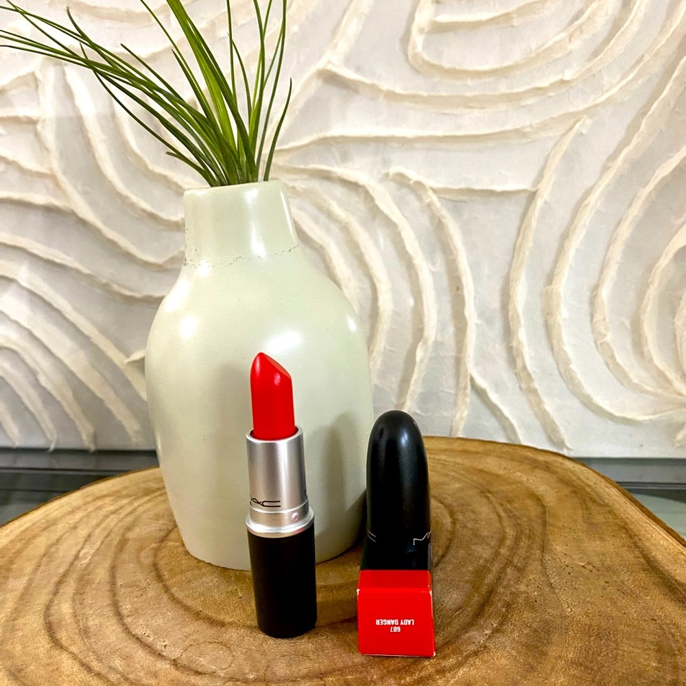 M A C  Lipstick
